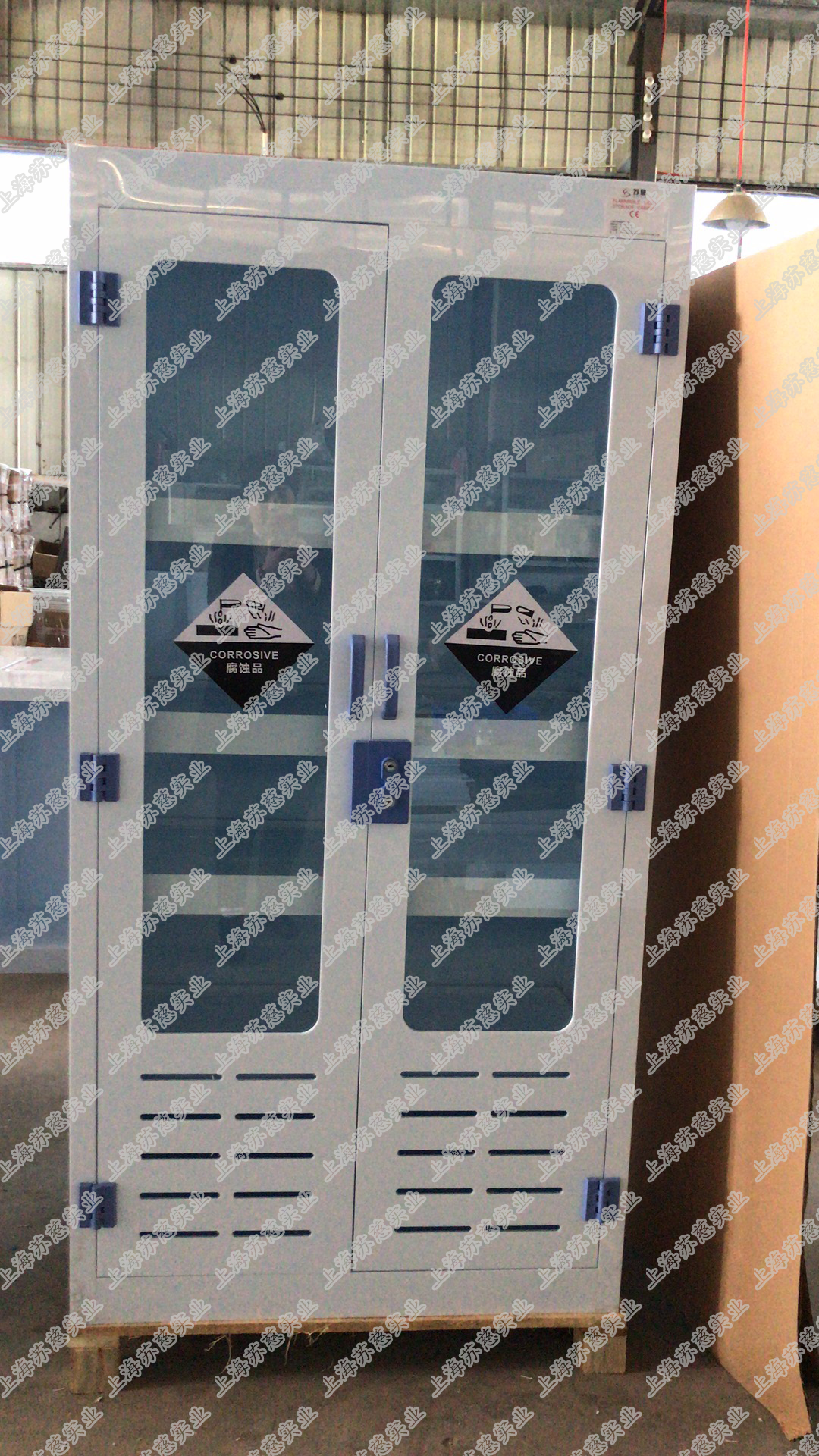 江苏杜瑞制药有限公司选购我司PP酸碱试剂柜