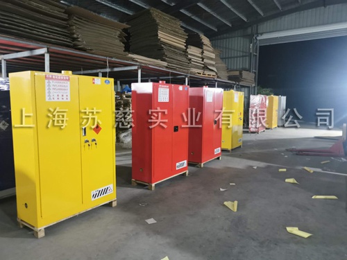 常州市北郊高级中学选用我司危险品安全储存柜