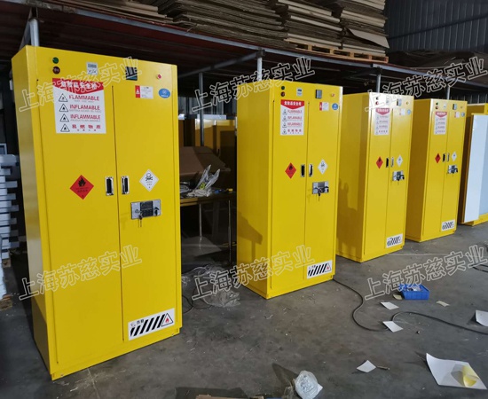 青松水泥选购易燃品毒害品储存柜