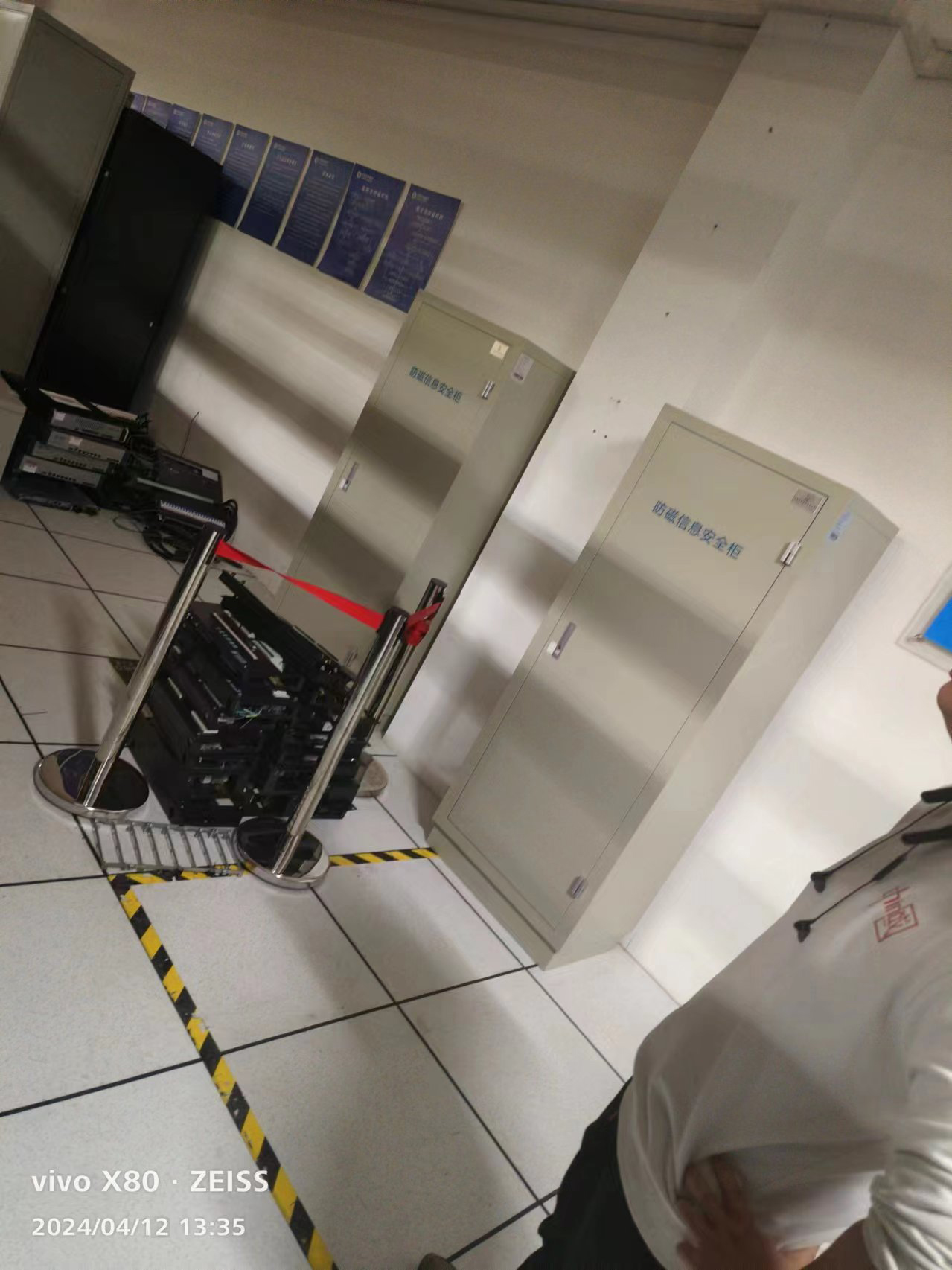 浙江移动再次选购我司防磁柜